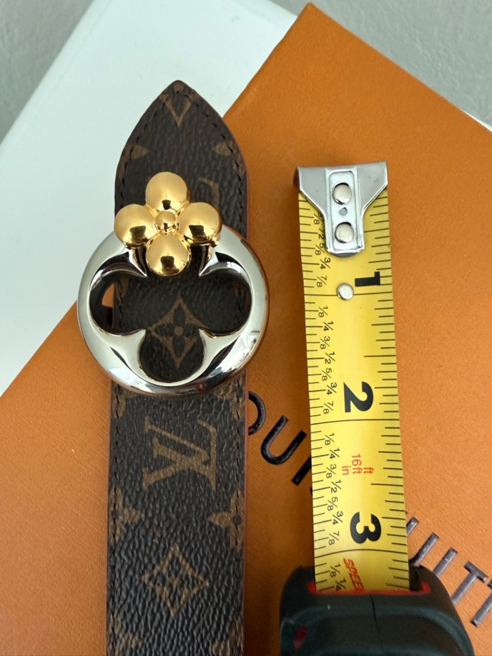 Louis Vuitton Monogram reversible Canvas Belt with Two-Tone Flower Buckle 90/36 - Picture 3 of 10